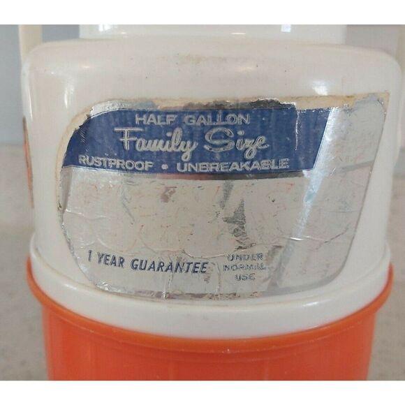 Vintage Bee Plastics Water Jug Family Size Half Gallon Orange Triple insulated - Picture 2 of 7